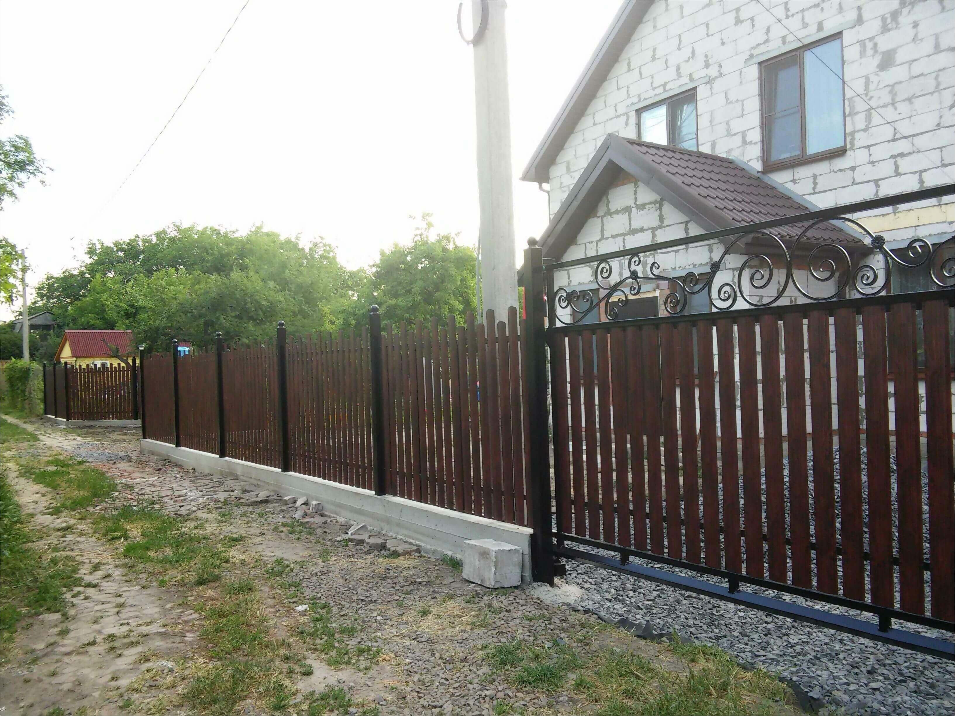 Забор из штакетника 90м фото1 в Тобольске