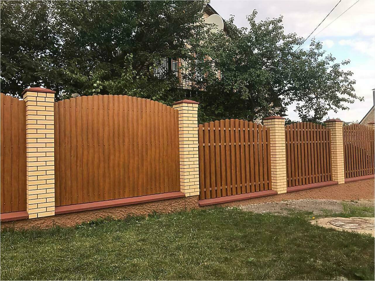 забор из штакетника 80м орех фото4 в Тобольске