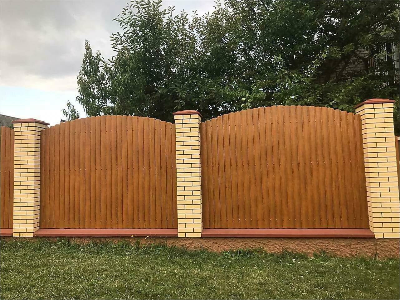 забор из штакетника 80м орех фото3 в Тобольске