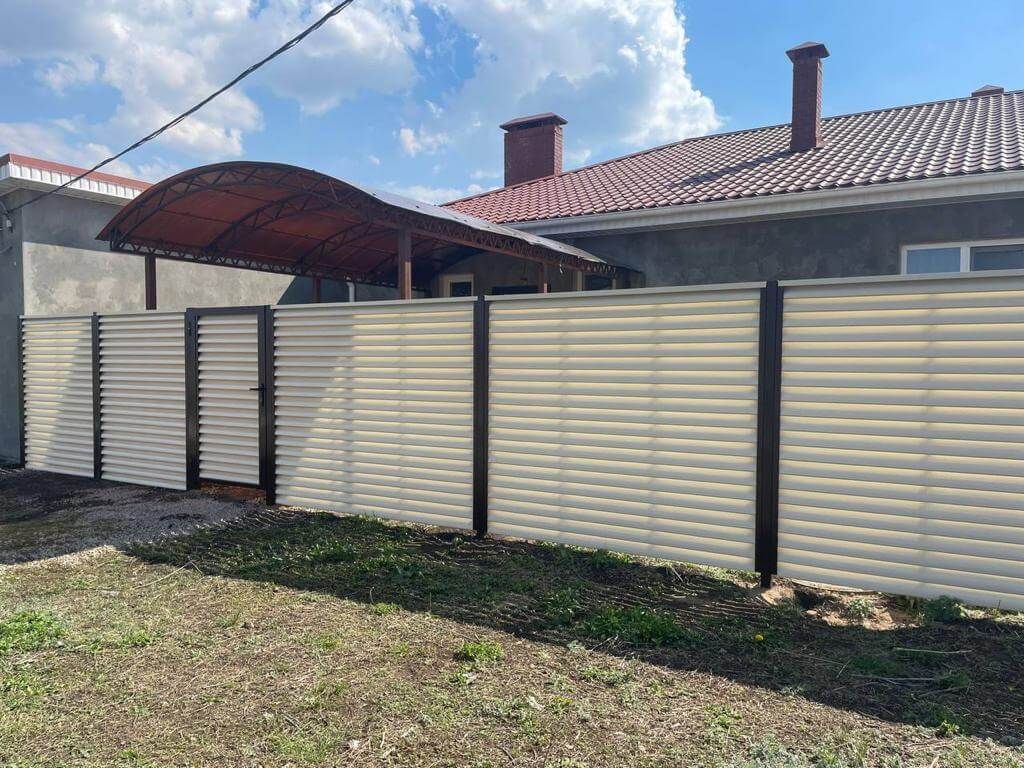 Забор из ламелей Еврожалюзи 25м RAL1015/1015 Слоновая Кость двусторонний фото 5 в Тобольске