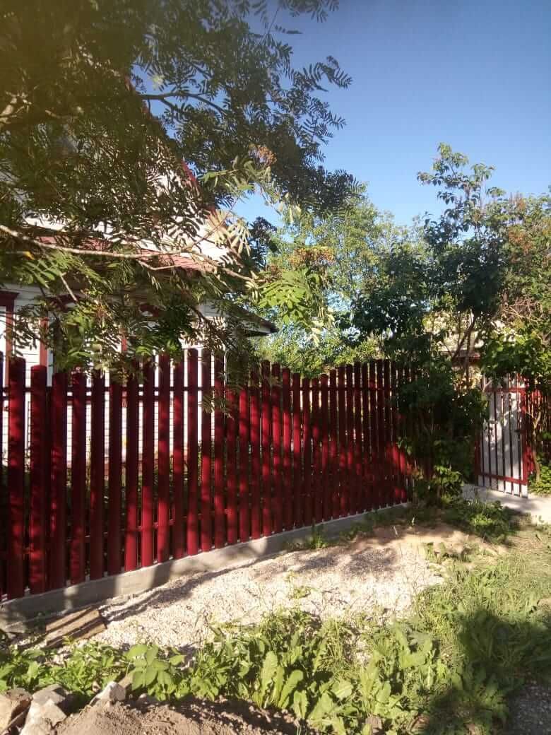 Забор из фигурного штакетника 21м RAL3005 Красное Вино фото 1 в Тобольске