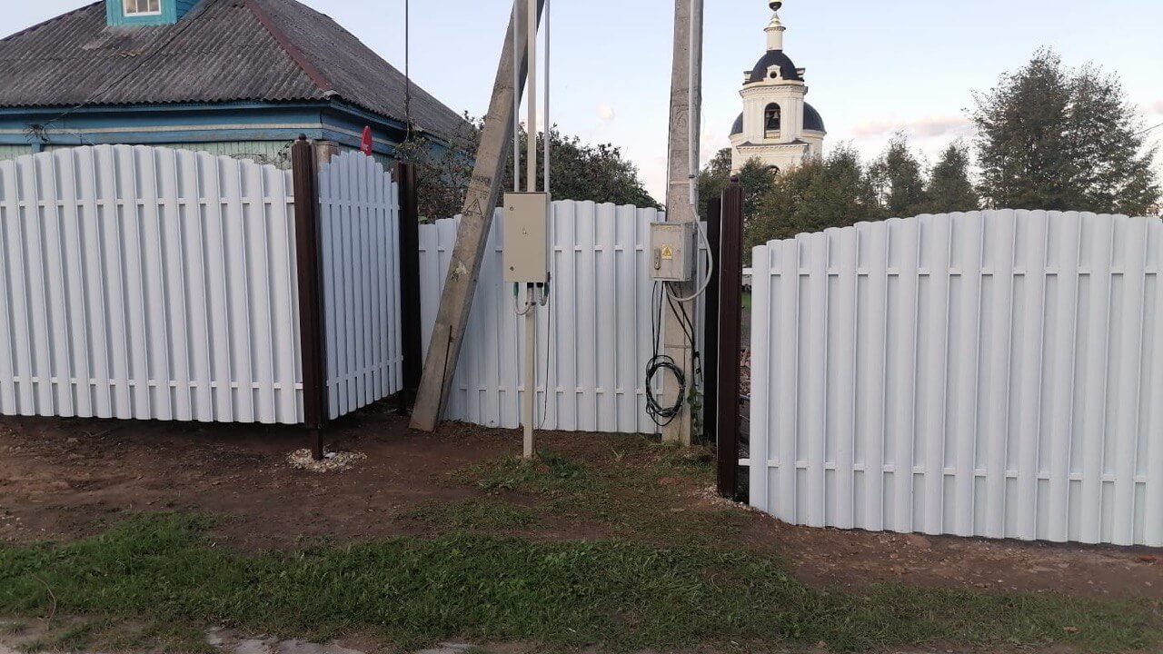 Забор из евроштакетника 24м RAL9003/9003 Белый двухсторонний фото 3 в Тобольске
