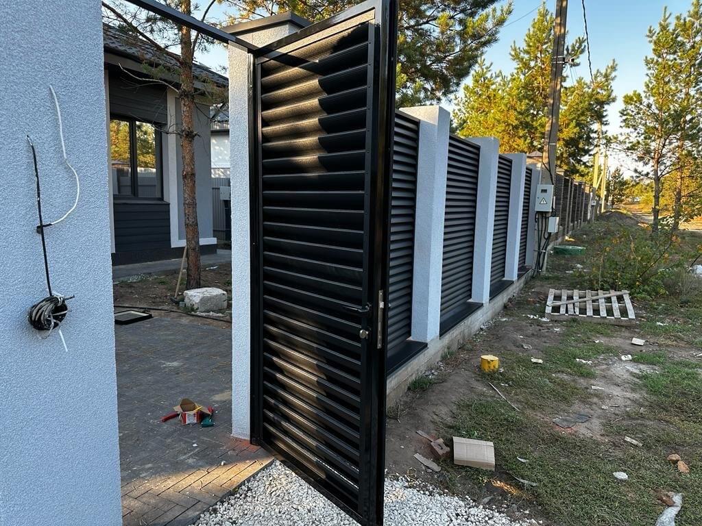 Забор-жалюзи 18м RAL9005/9005 Черный двухсторонний МАТТЕ фото 6 в Тобольске