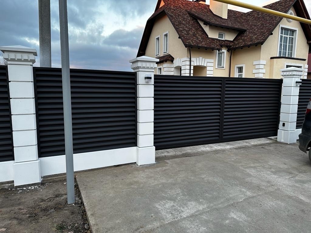 Забор из ламелей Еврожалюзи 35м RAL8019/8019 Темный Шоколад двусторонний MATTE фото 1 в Тобольске