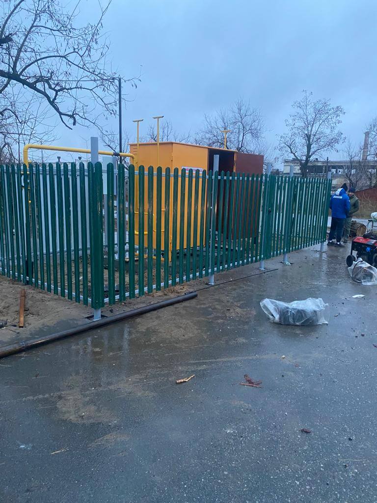 Забор из штакетника ЭКО-М 12м RAL6005 Зеленый Мох фото 1 в Тобольске