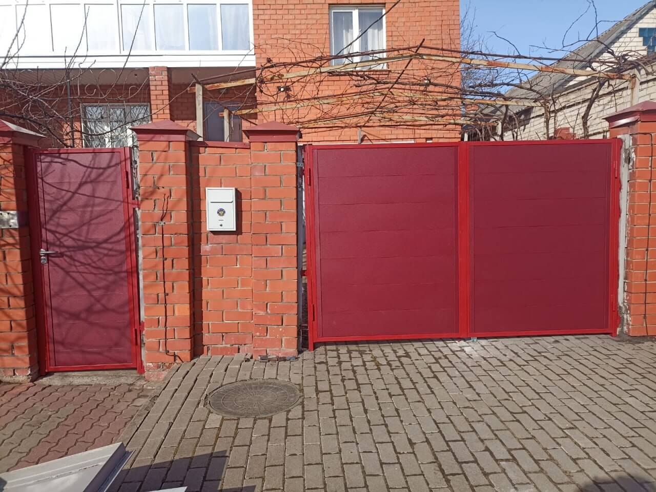 Ворота и калитка из металлопланкена 4м RAL3005 Красное Вино, Стальной Бархат в Тобольске
