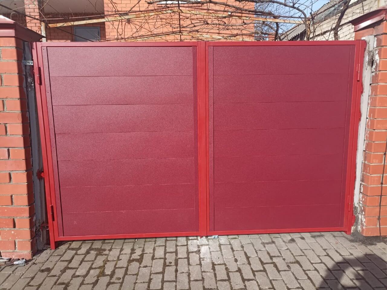 Ворота и калитка из металлопланкена 4м RAL3005 Красное Вино, Стальной Бархат фото 1 в Тобольске