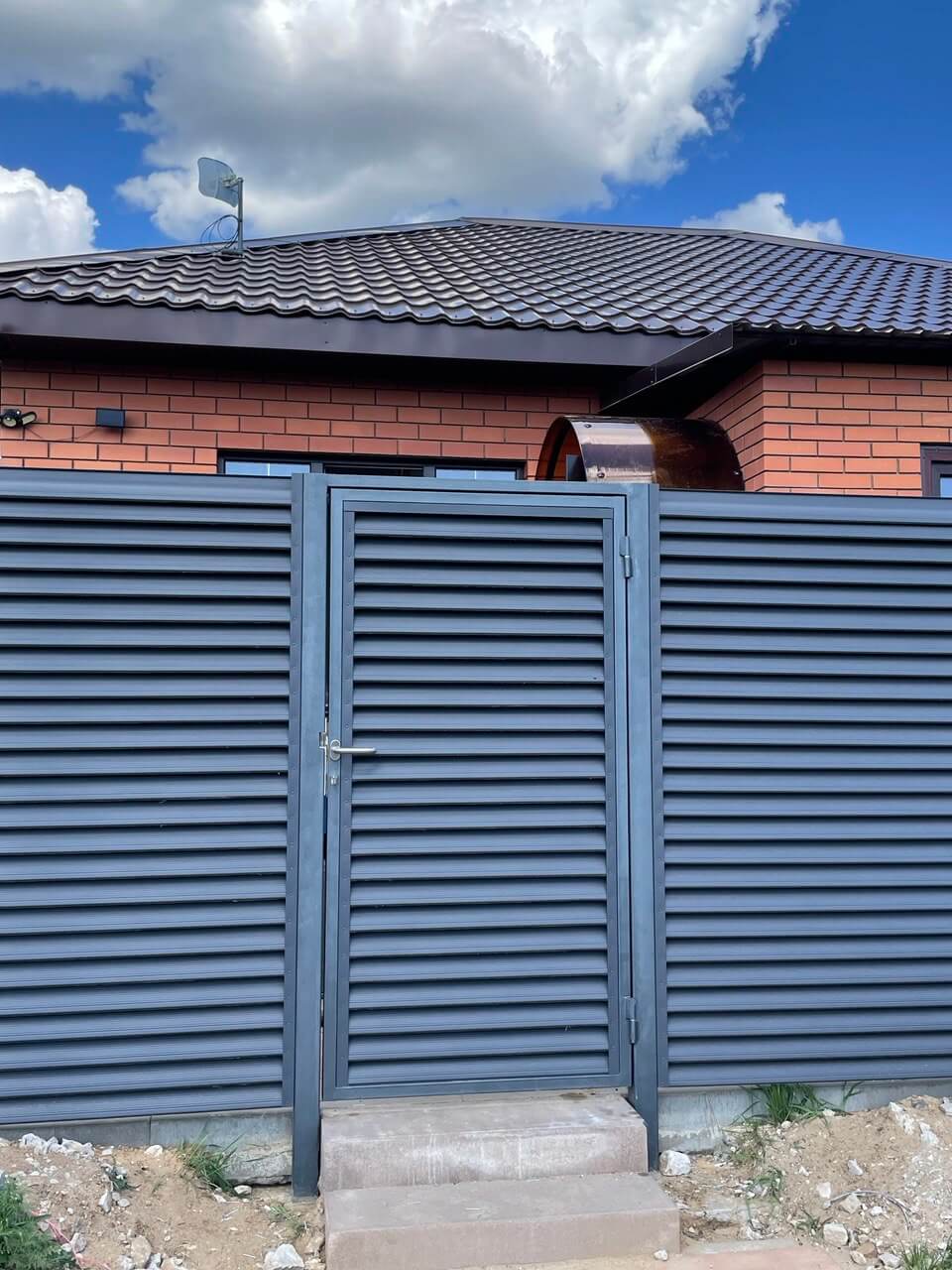 Забор из ламелей еврожалюзи 24м RAL7024 Серый Графит МАТТЕ фото 2 в Тобольске