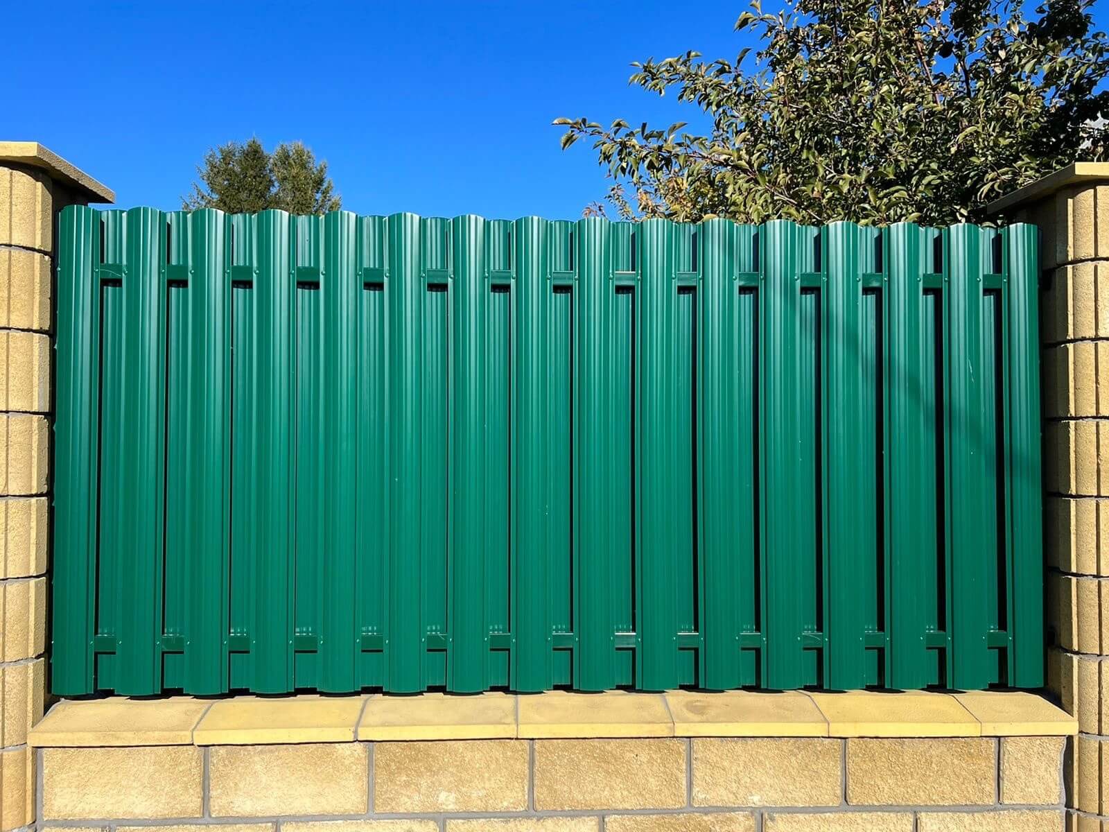 Забор из евроштакетника 22м RAL6005/6005 Зеленый Мох двусторонний в Тобольске