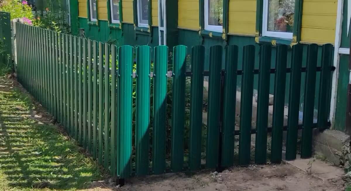 Заборчик из Евроштакетника 8м RAL6005/6005 Зеленый Мох двусторонний в Тобольске