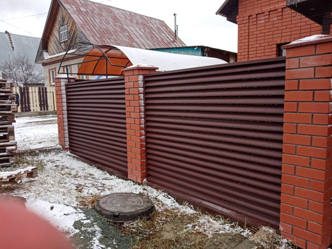 Забор из ламелей еврожалюзи 12м RAL8017/8017 Шоколад двусторонний МАТТЕ фото 3 в Тобольске
