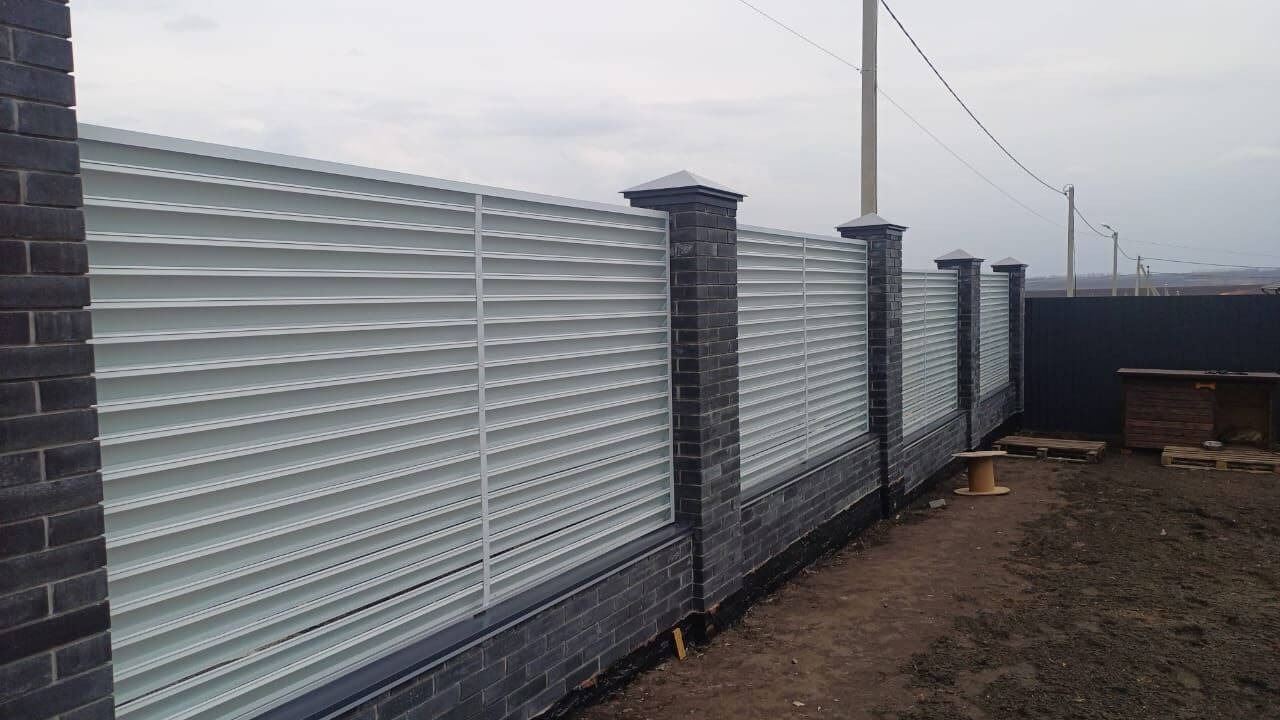 Забор-жалюзи из ламелей ЭКО-Z 94м RAL9003/9003 Белый двусторонний фото 1 в Тобольске