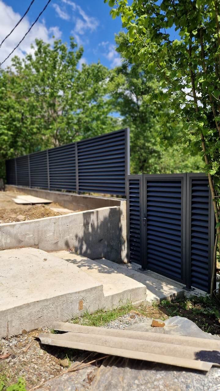 Забор-жалюзи из ламелей еврожалюзи 23м RAL7024/7024 Серый Графит двусторонний МАТТЕ фото 1 в Тобольске