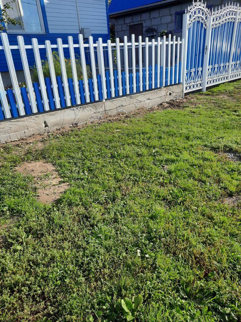 Забор из евроштакетника 14м RAL9003 Белый, RAL5005 Синий Сигнал фото 3 в Тобольске