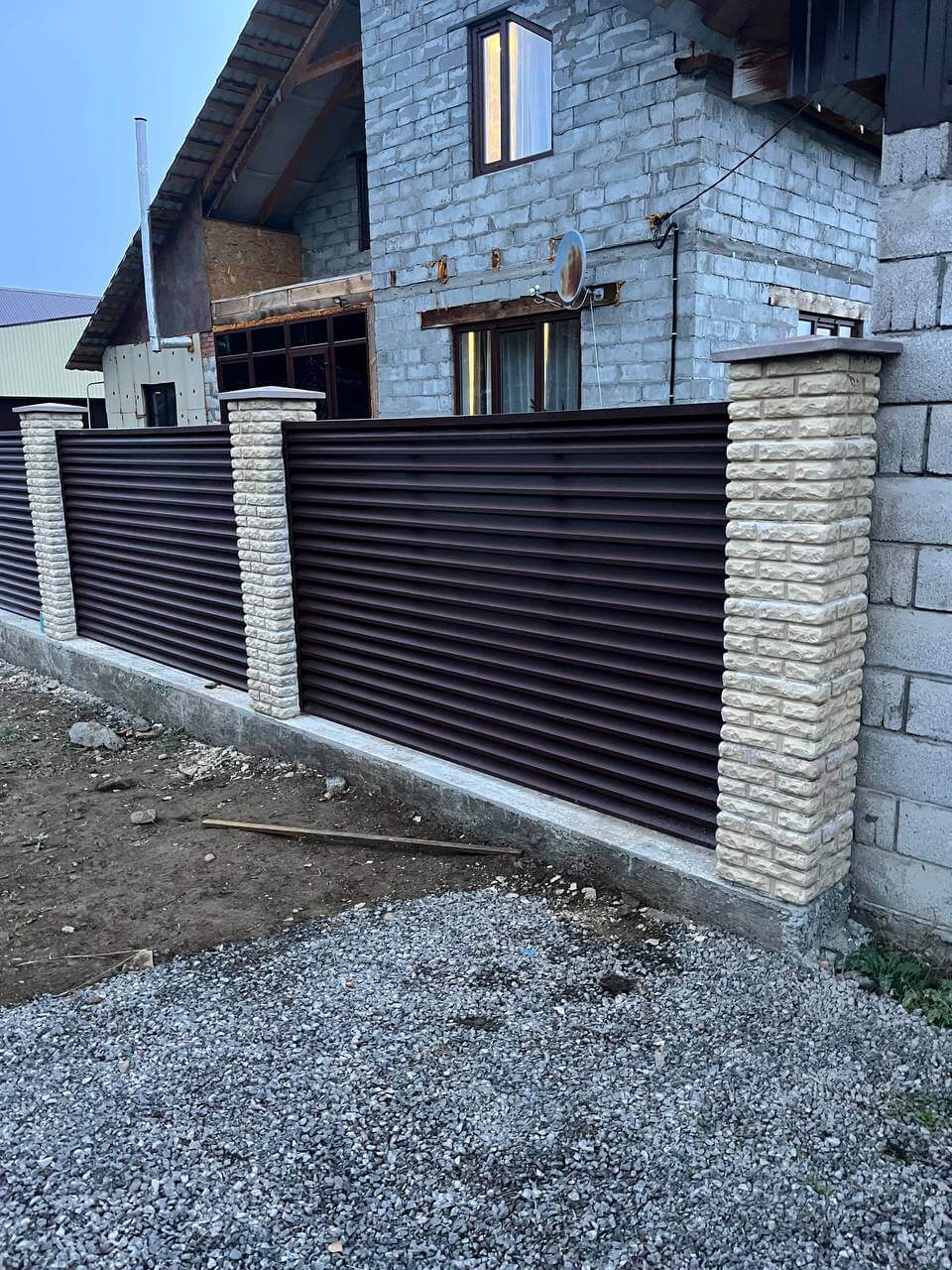 Забор-жалюзи из ламелей ЭКО-Z 18м RAL8017/8017 Шоколад двусторонний фото 2 в Тобольске