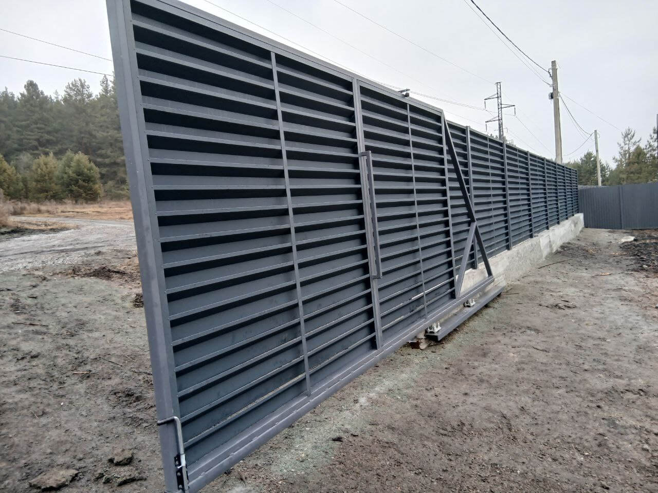 Забор-жалюзи из ламелей Хай-Тек 37м RAL7024/7024 Серый Графит двусторонний МАТТЕ фото 7 в Тобольске
