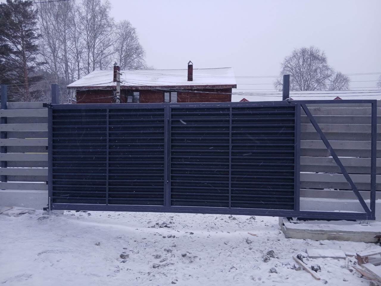 Входная группа из ламелей Хай-Тек RAL7024/7024 Серый Графит двусторонний МАТТЕ фото 17 в Тобольске