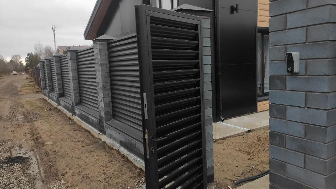 Забор-жалюзи из ламелей ЭКО-Z 17м RAL9005/9005 Черный МАТТЕ фото 1 в Тобольске
