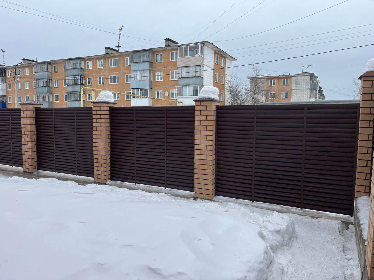Забор-жалюзи из ламелей ЭКО-Z 87м RAL8017/8017 Шоколад двусторонний МАТТЕ фото 17 в Тобольске