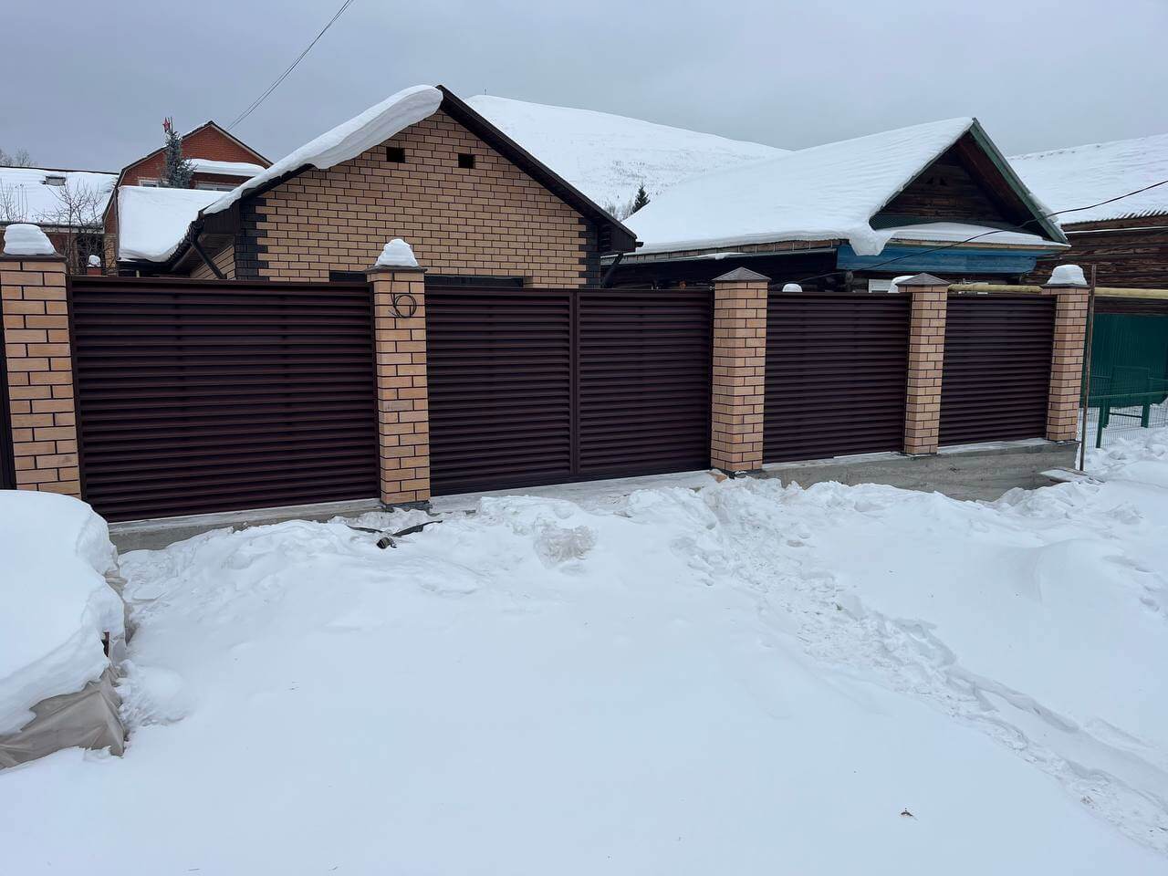 Забор-жалюзи из ламелей ЭКО-Z 87м RAL8017/8017 Шоколад двусторонний МАТТЕ фото 3 в Тобольске