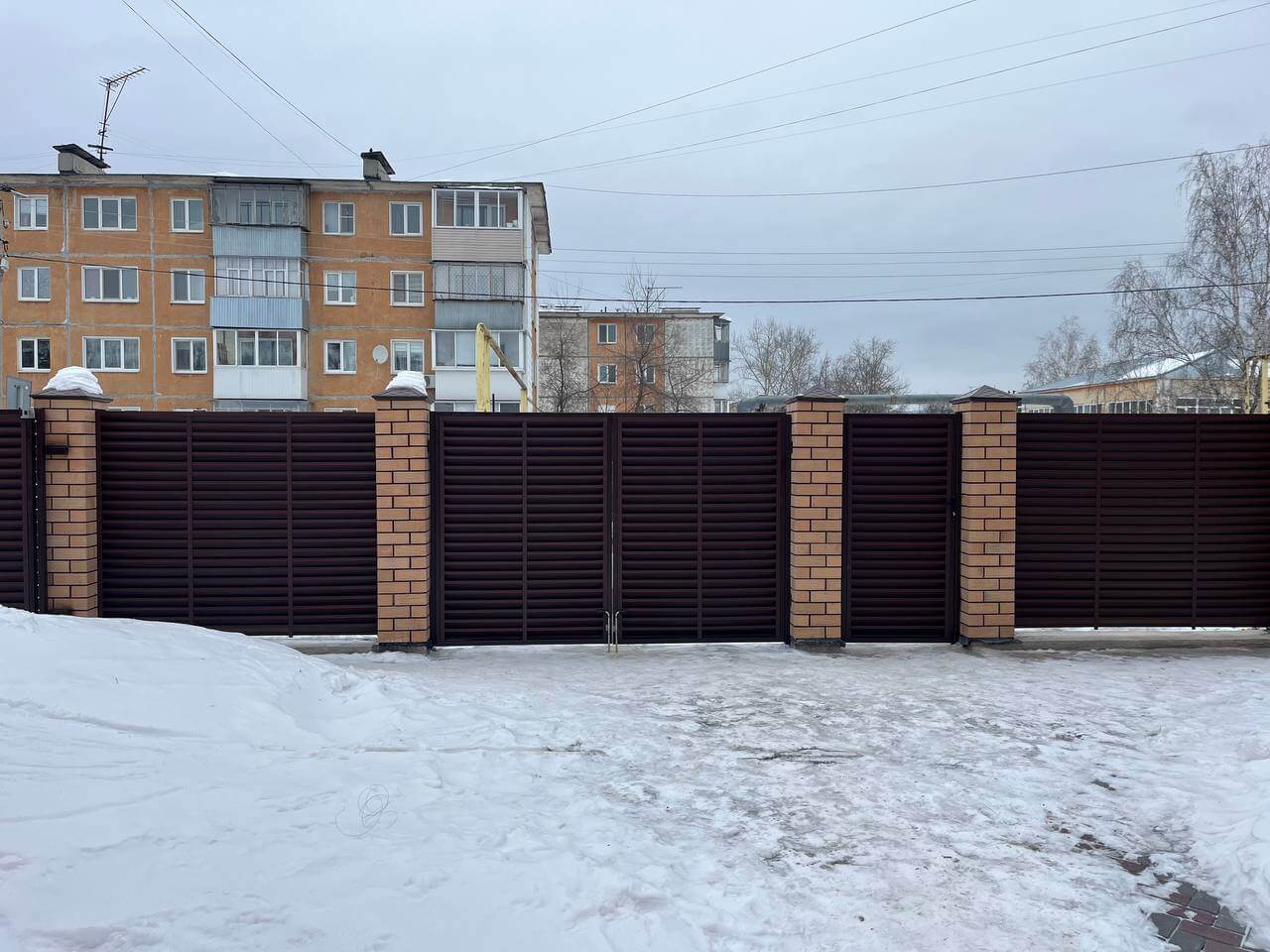 Забор-жалюзи из ламелей ЭКО-Z 87м RAL8017/8017 Шоколад двусторонний МАТТЕ фото 1 в Тобольске
