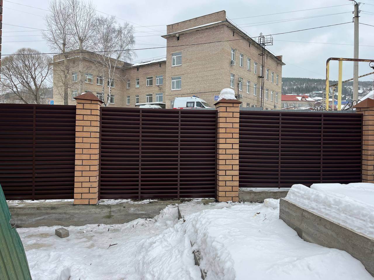 Забор-жалюзи из ламелей ЭКО-Z 87м RAL8017/8017 Шоколад двусторонний МАТТЕ фото 16 в Тобольске