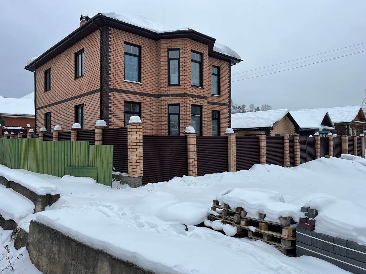 Забор-жалюзи из ламелей ЭКО-Z 87м RAL8017/8017 Шоколад двусторонний МАТТЕ фото 12 в Тобольске