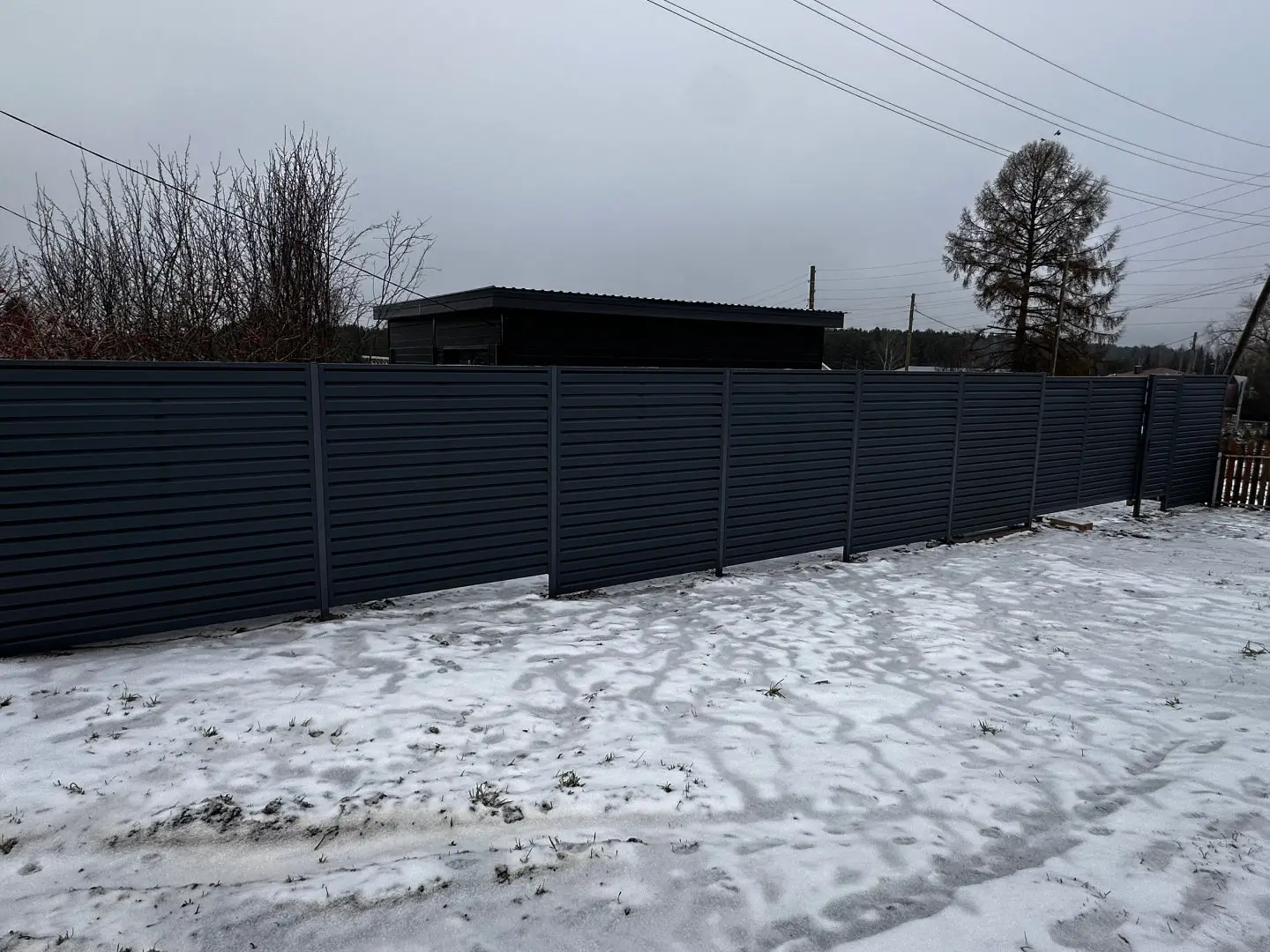 Забор-жалюзи из ламелей Хай-Тек 20м RAL7024/7024 Серый Графит двусторонний МАТТЕ фото 3 в Тобольске