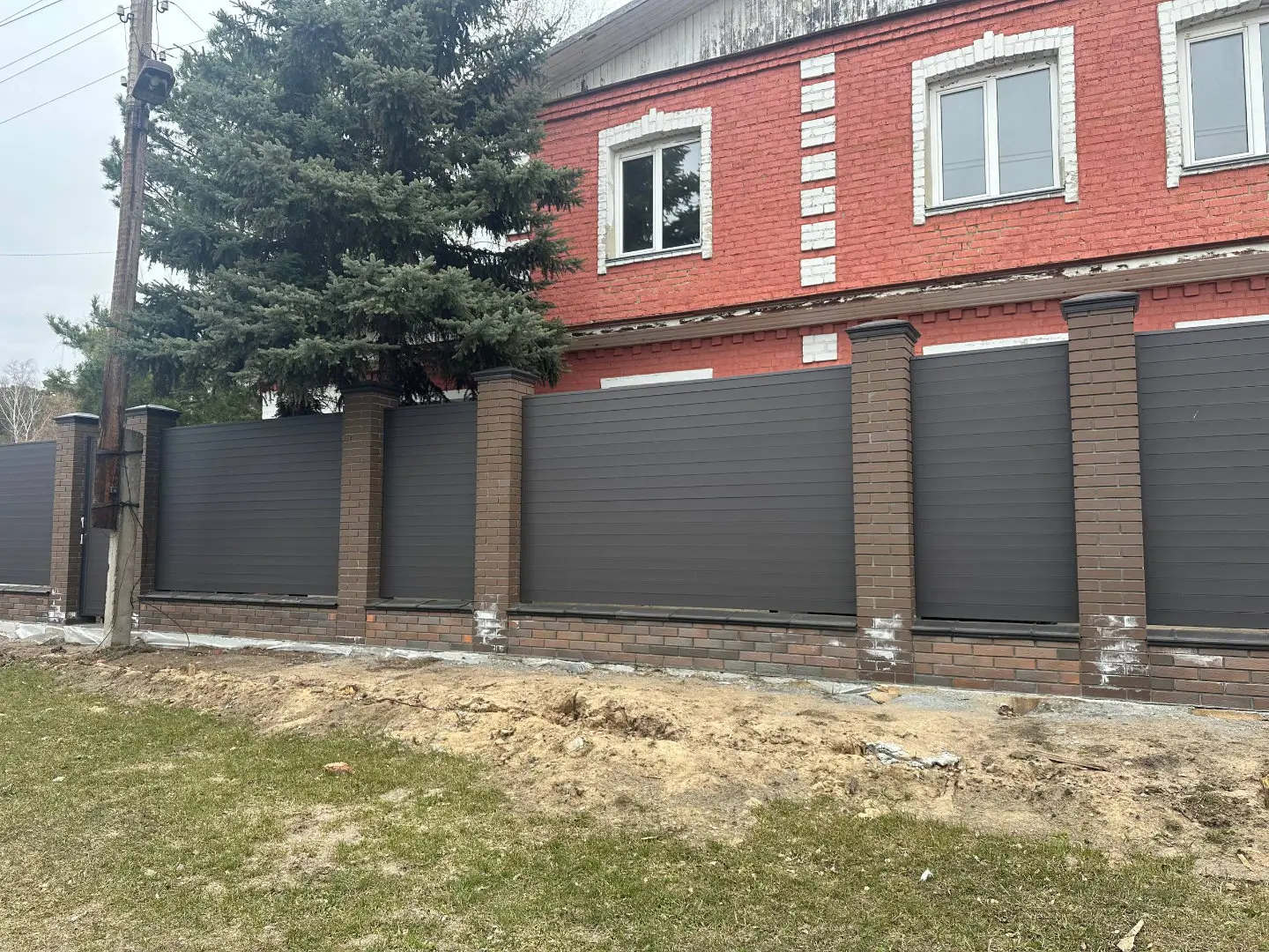 Забор-ранчо из металлического планкена 28м RAL8019 Темный Шоколад МАТТЕ в Тобольске